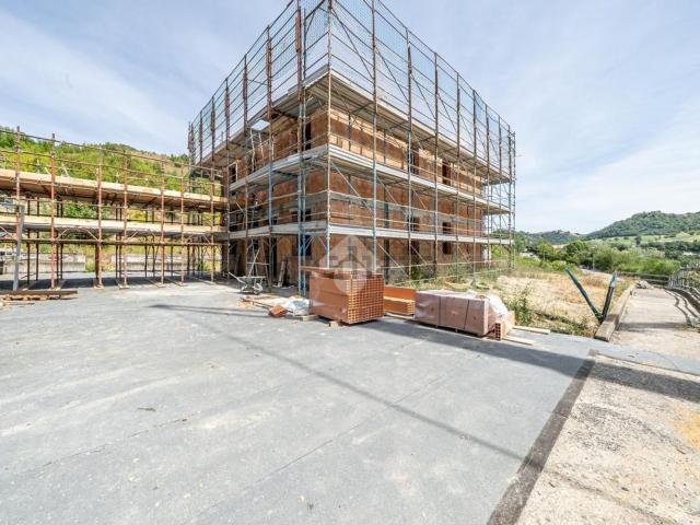 Appartamento in vendita di 179 m² in Via Radici Sud