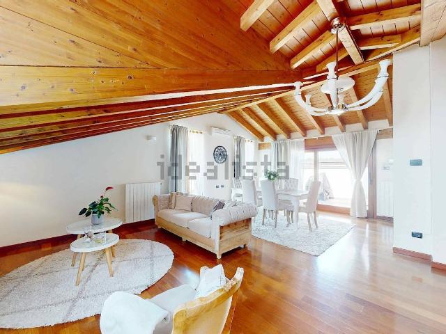 Appartamento in vendita di 180 m² in Via C. Battisti, 3