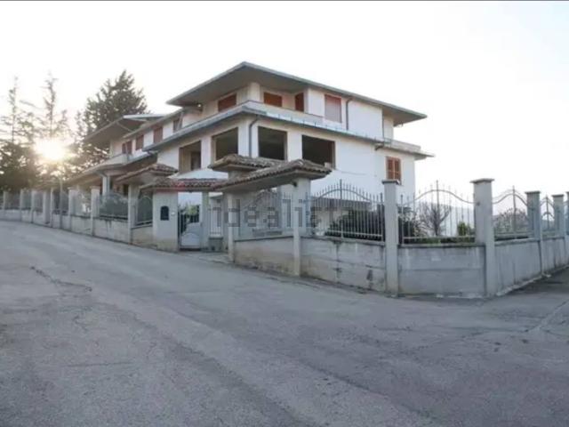 Appartamento in vendita di 180 m² in Via cavalieri di Vittorio Veneto