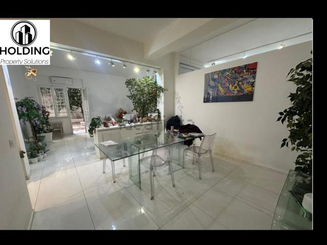 Appartamento in vendita di 180 m² in Via Anneo Lucano