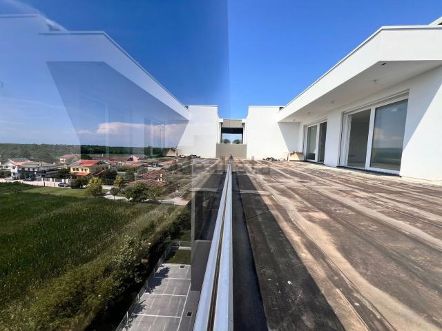 Appartamento in vendita di 180 m² in Via Altinia