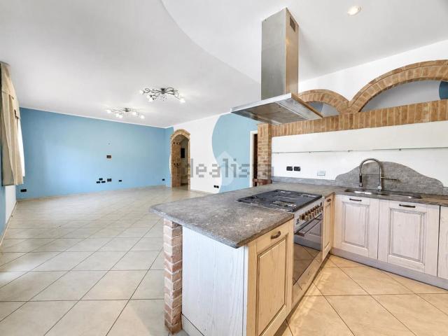 Appartamento in vendita di 180 m² in Via Borgonuovo, 10