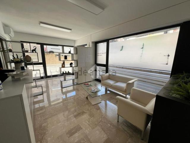 Appartamento in vendita di 180 m² in Via Bari, 80