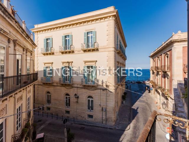 Appartamento in vendita di 180 m² in Via G.B. Alagona, 5