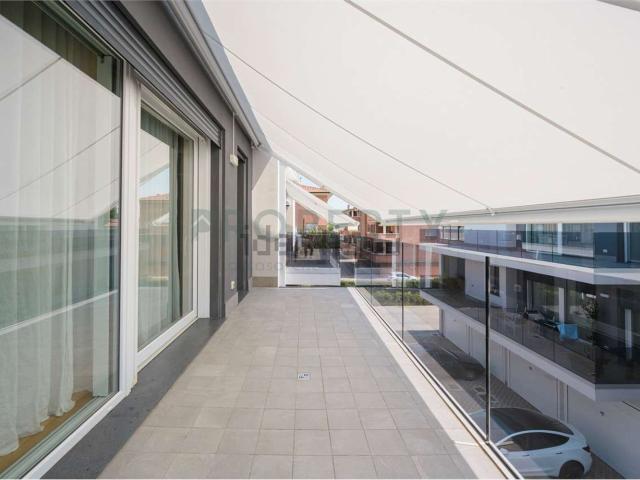 Appartamento in vendita di 180 m² in Via G Cesare, 23