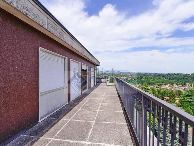 Appartamento in vendita di 180 m² in Via Giuseppe Garibaldi