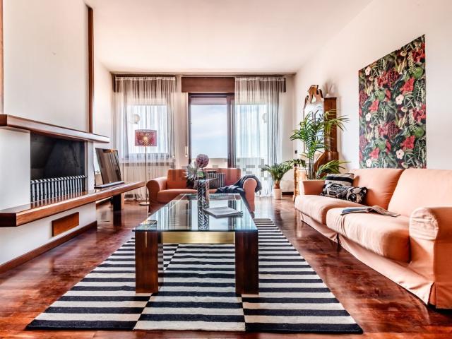 Appartamento in vendita di 180 m² in Via Giuseppe Massarenti