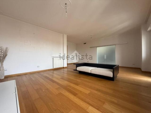 Appartamento in vendita di 180 m² in Via Giorgio Pallavicino, 37