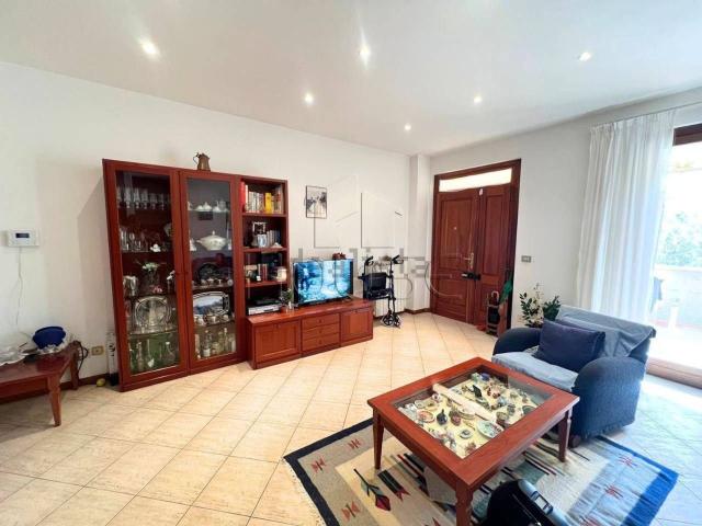 Appartamento in vendita di 180 m² in Via Guido Rossa, 23