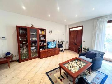 Appartamento in vendita di 180 m² in Via Guido Rossa, 23