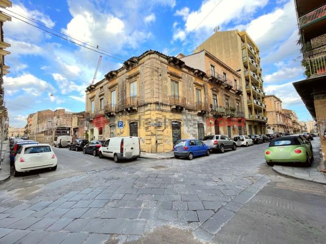 Appartamento in vendita di 180 m² in Via D&apos Amico, 43
