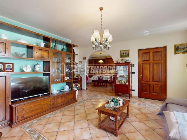Appartamento in vendita di 180 m² in Via Don L. Orione, 202
