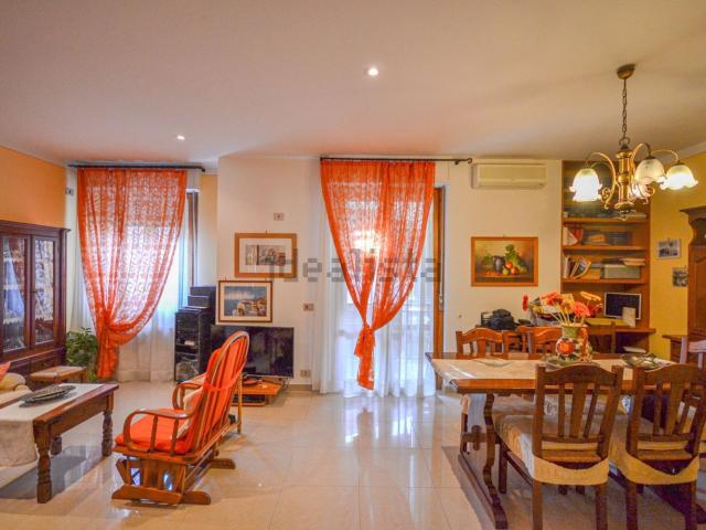 Appartamento in vendita di 180 m² in Via Dante Alighieri