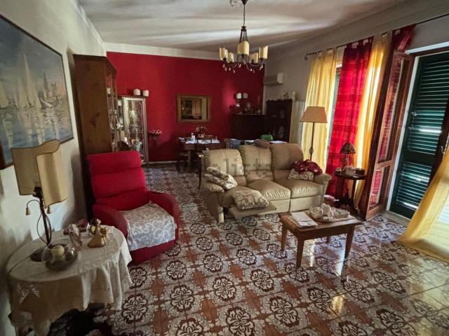 Appartamento in vendita di 180 m² in Via degli Oleandri, 3