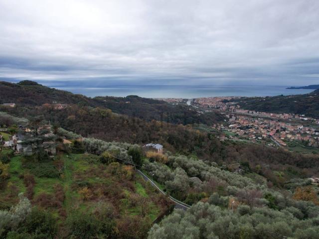 Appartamento in vendita di 180 m² in Via degli Ulivi