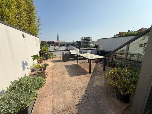 Appartamento in vendita di 180 m² in Via dei Fontanili, 34