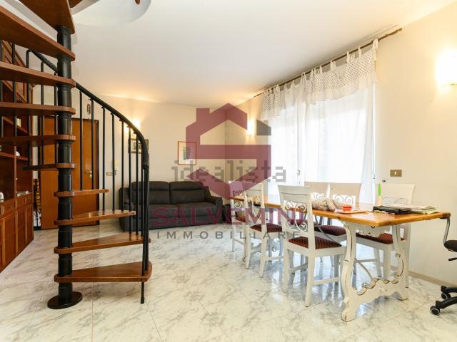 Appartamento in vendita di 180 m² in Via dei Lecci