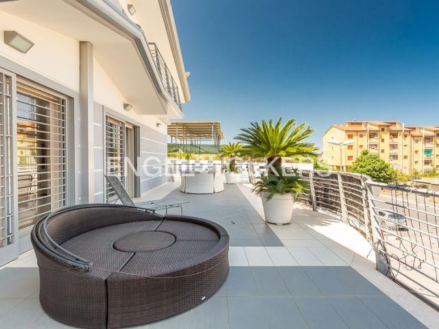 Appartamento in vendita di 180 m² in Via dei Pini