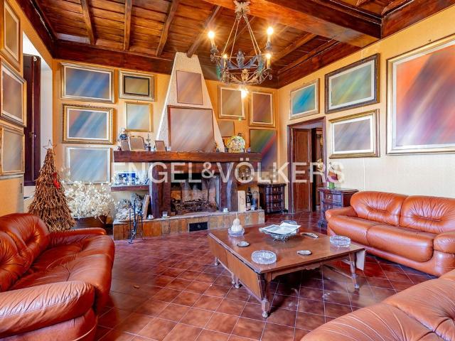 Appartamento in vendita di 180 m² in Via del Borgo