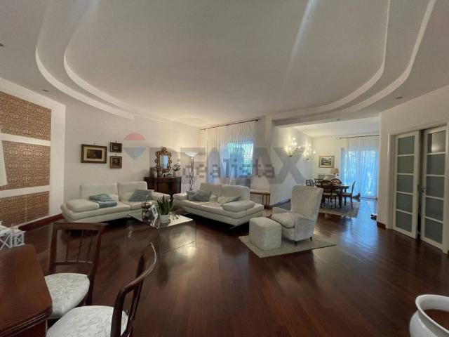 Appartamento in vendita di 180 m² in Via delle Murge, 65