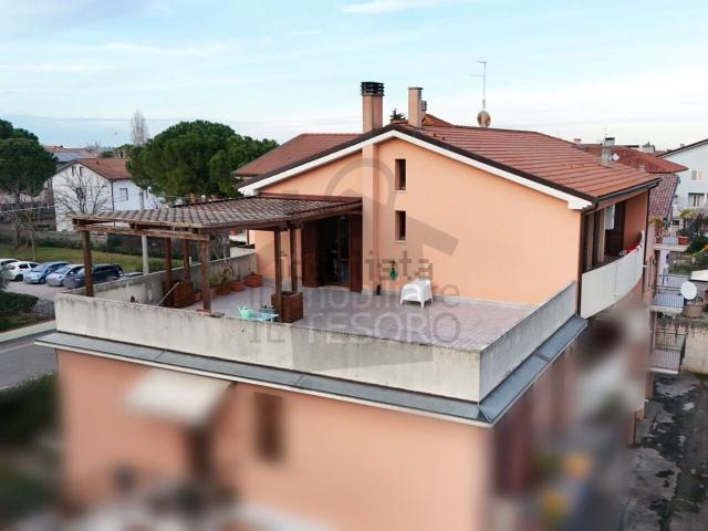 Appartamento in vendita di 180 m² in Via Eugenio Curiel, 40