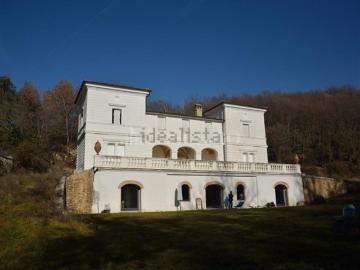 Appartamento in vendita di 180 m² in Via Foresta
