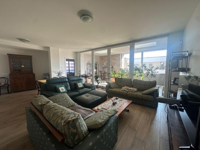 Appartamento in vendita di 180 m² in Via Falcone e Borsellino