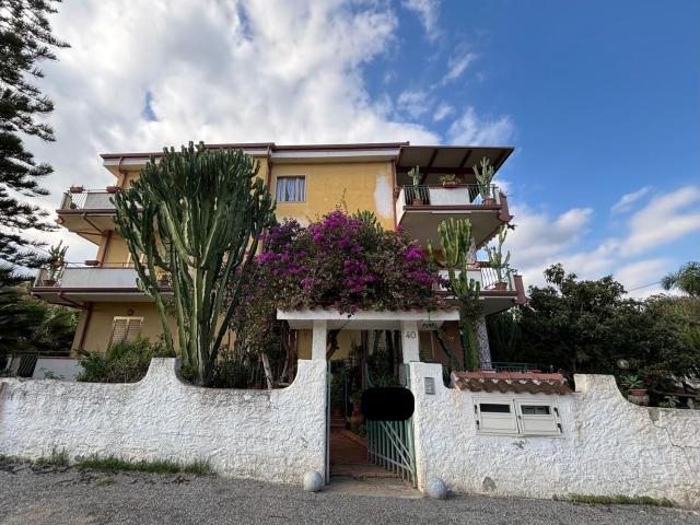 Appartamento in vendita di 180 m² in Via Feudo