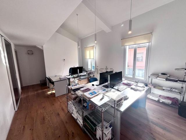 Appartamento in vendita di 180 m² in Via Filippo Corridoni, 12