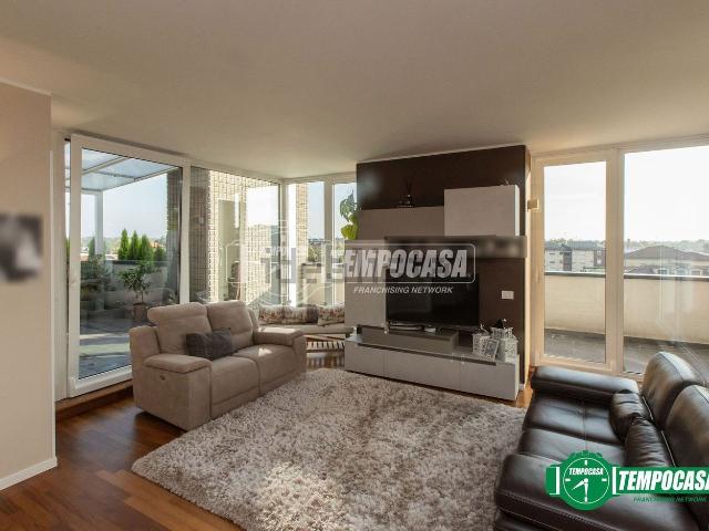 Appartamento in vendita di 180 m² in Via Francesco Crispi, 36