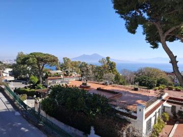 Appartamento in vendita di 180 m² in Via Francesco Petrarca
