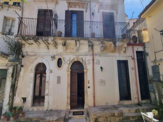 Appartamento in vendita di 180 m² in Via Fratelli Cairoli