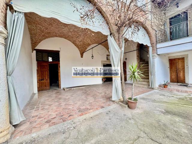 Appartamento in vendita di 180 m² in Via Fratta