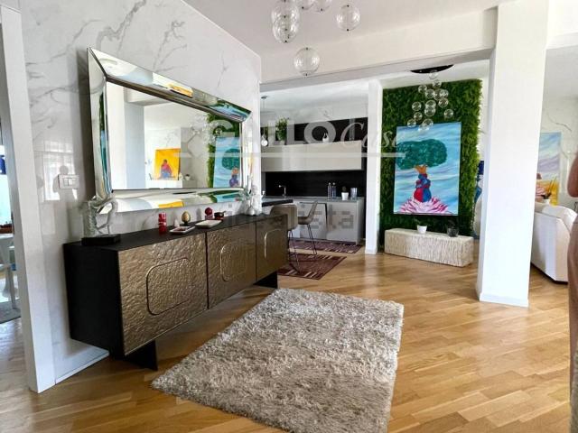 Appartamento in vendita di 180 m² in Via Kennedy, 81