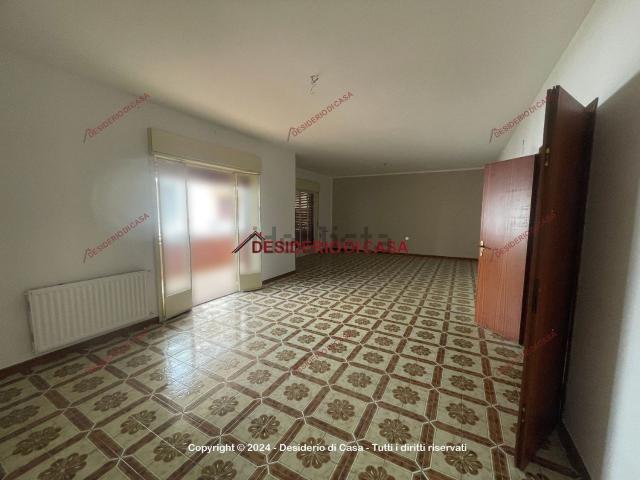 Appartamento in vendita di 180 m² in Via L. Sciascia, 22