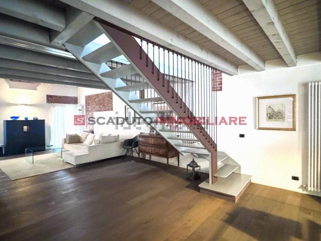 Appartamento in vendita di 180 m² in Via Legione Gallieno, 10
