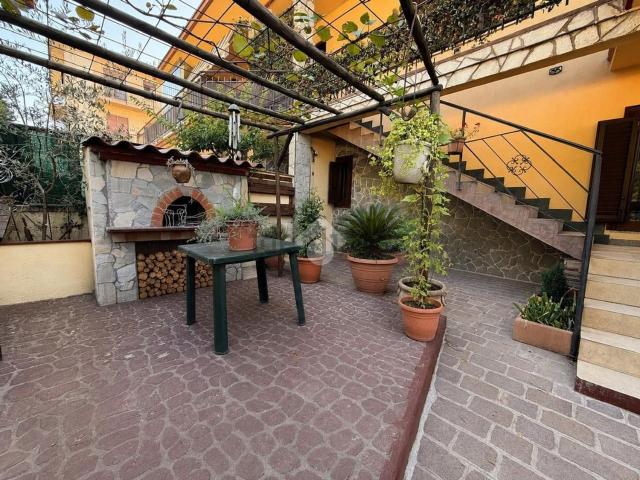 Appartamento in vendita di 180 m² in Via Motta Visconti, 2
