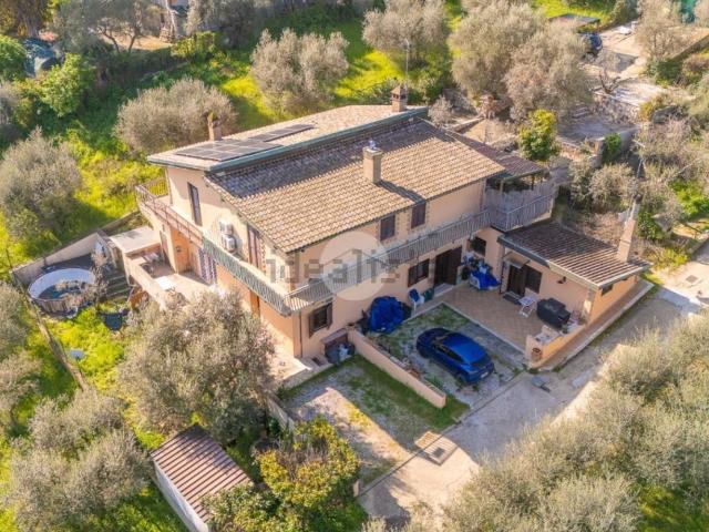 Appartamento in vendita di 180 m² in Via Monte San Giovanni, 56