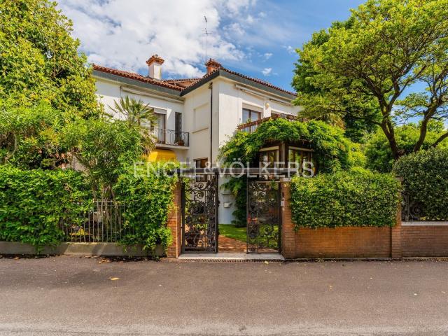 Appartamento in vendita di 180 m² in Via Marcantonio Bragadin