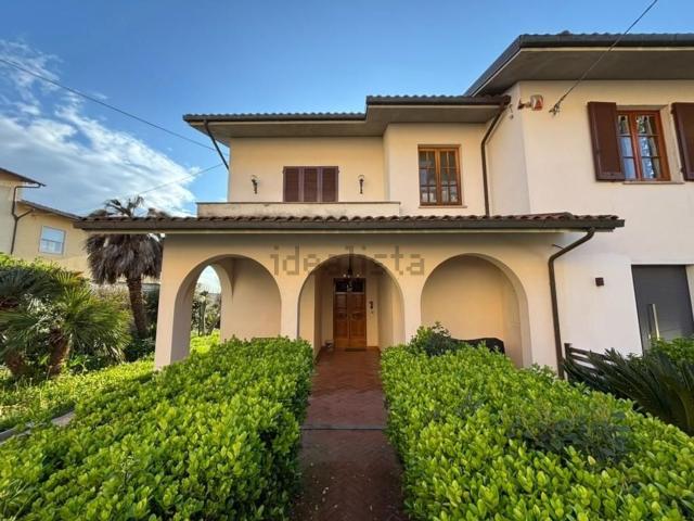 Appartamento in vendita di 180 m² in Via Martiri della Libertà, 56020