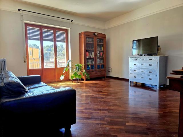 Appartamento in vendita di 180 m² in Via Menotti Guzzi, 13