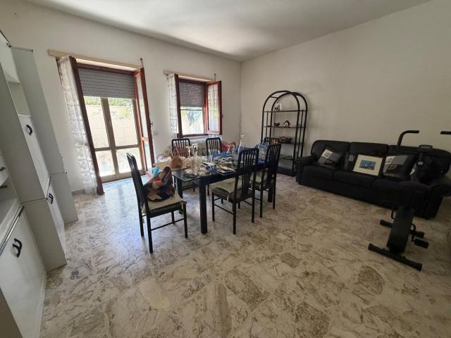 Appartamento in vendita di 180 m² in Via Nettunense, 45