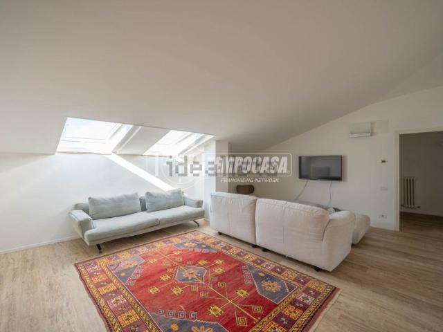 Appartamento in vendita di 180 m² in Via Nicola Danzetta, 14