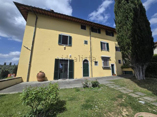 Appartamento in vendita di 180 m² in Via S.Iacopo A Girone