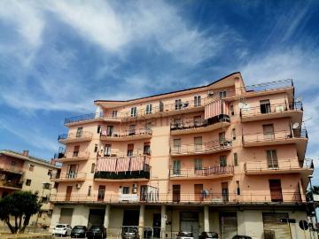 Appartamento in vendita di 180 m² in Via Socrate