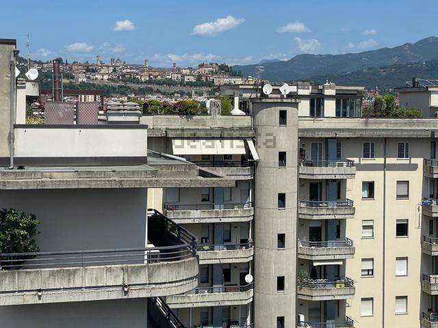 Appartamento in vendita di 180 m² in Via San Giovanni Bosco, 46