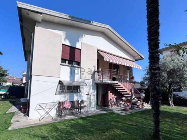 Appartamento in vendita di 180 m² in Via San Pio X°, 27