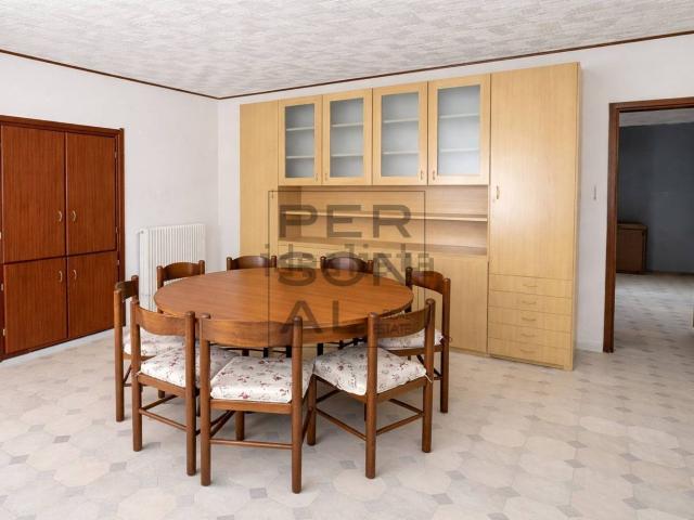 Appartamento in vendita di 180 m² in Via San Pio X