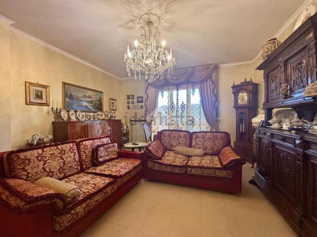 Appartamento in vendita di 180 m² in Via Pietro Sola, 7