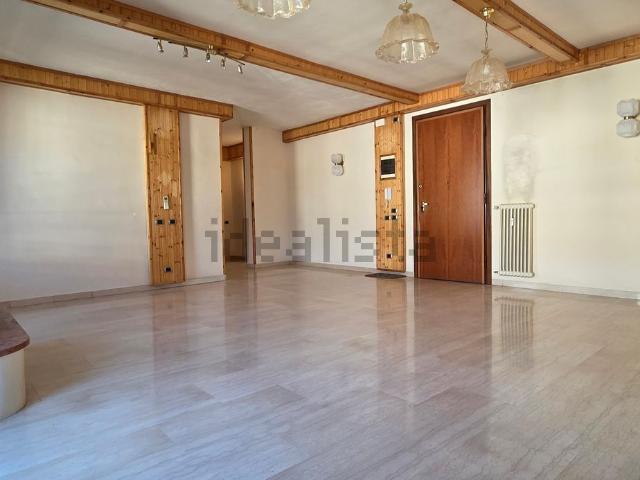 Appartamento in vendita di 180 m² in Via Roberto de Visiani